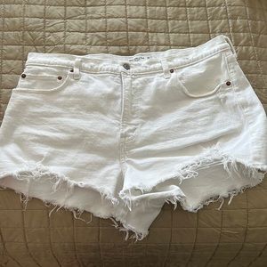 Abercrombie Mom short high rise. Like new!!